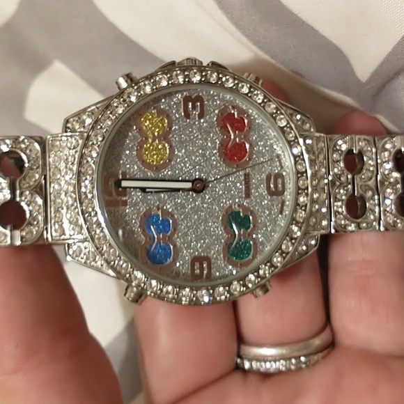 Beautiful Quartz Silver Crystal Watch! - Picture 10 of 13